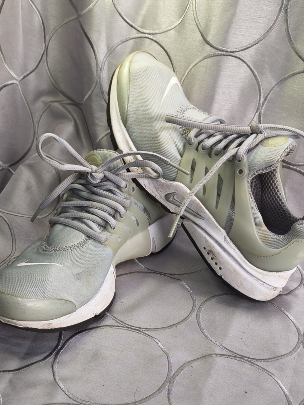 Nike Women’s Sage Green and Light Gray Sneakers Size 7 AA